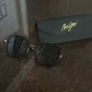 Women’s violet lake Maui Jim luxury polorized sunglasses . Only worn a few times